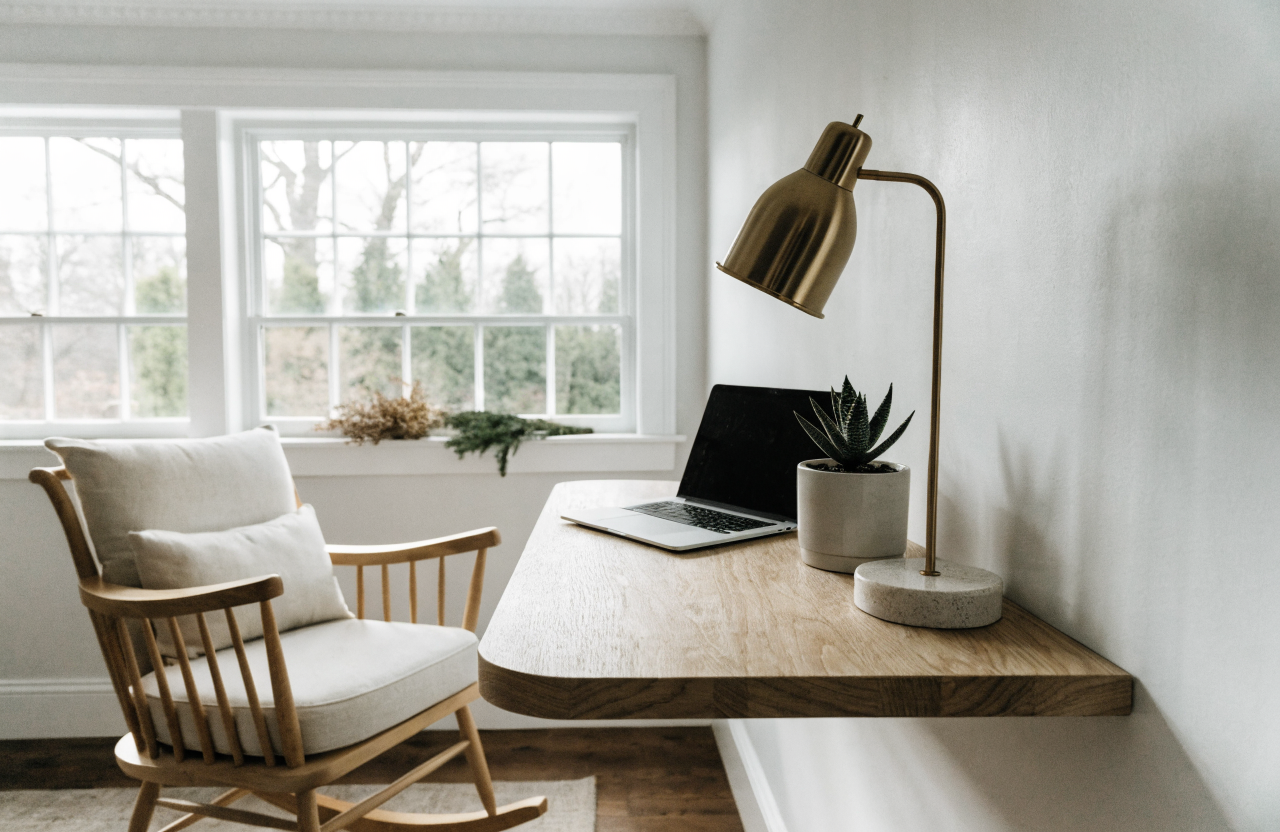 6 Small Office Tables That Are Equal Parts Pretty and Practical